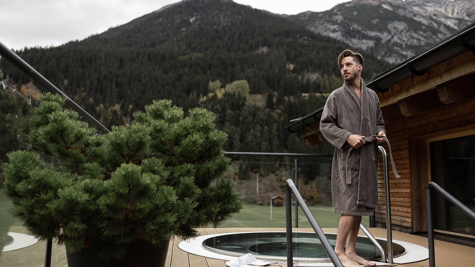 Panorama-Spa pour adultes à partir de 16 ans: Calme. Horizon. Du temps pour moi. - Lechquell Hotel Post