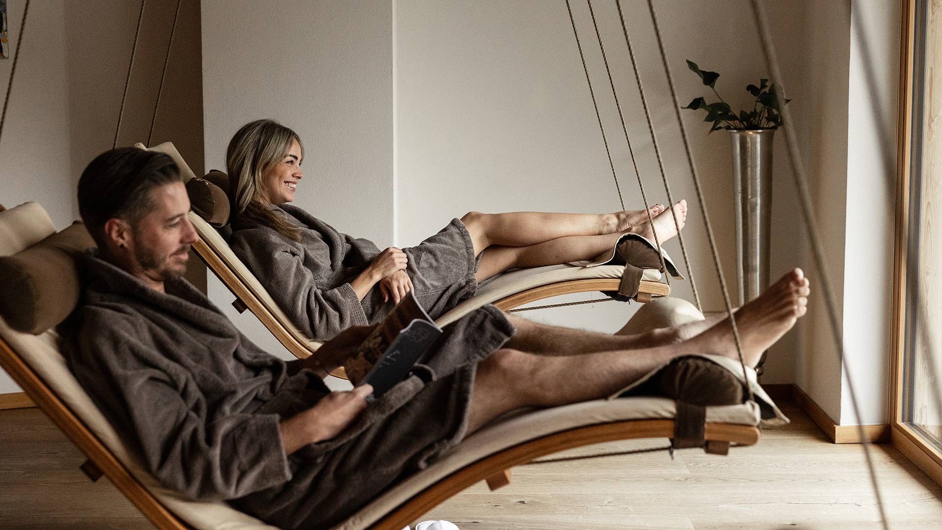Relaxation areas with views of nature: So relaxing. So restorative. - Lechquell Hotel Post