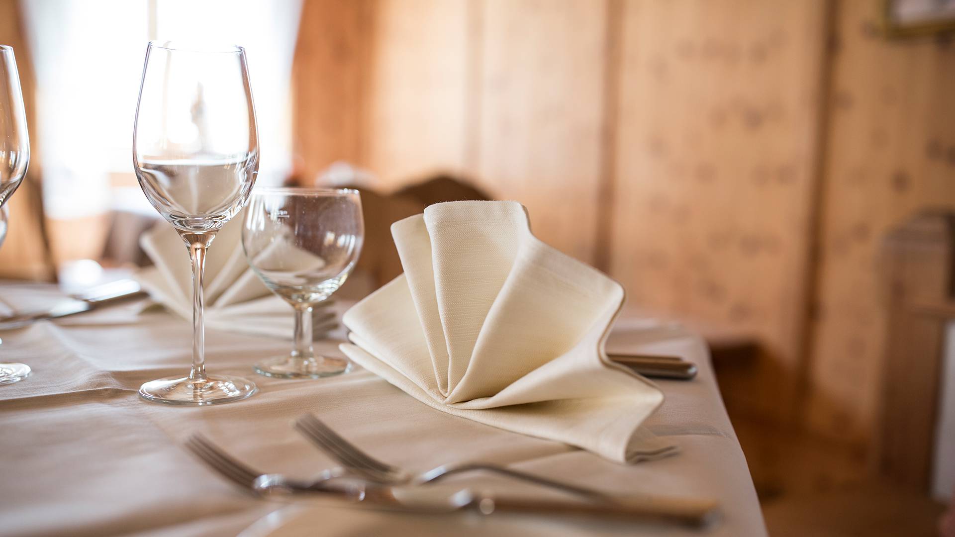 Celebrating at the gourmet restaurant: GlücksMomente are worth celebrating - Lechquell Hotel Post