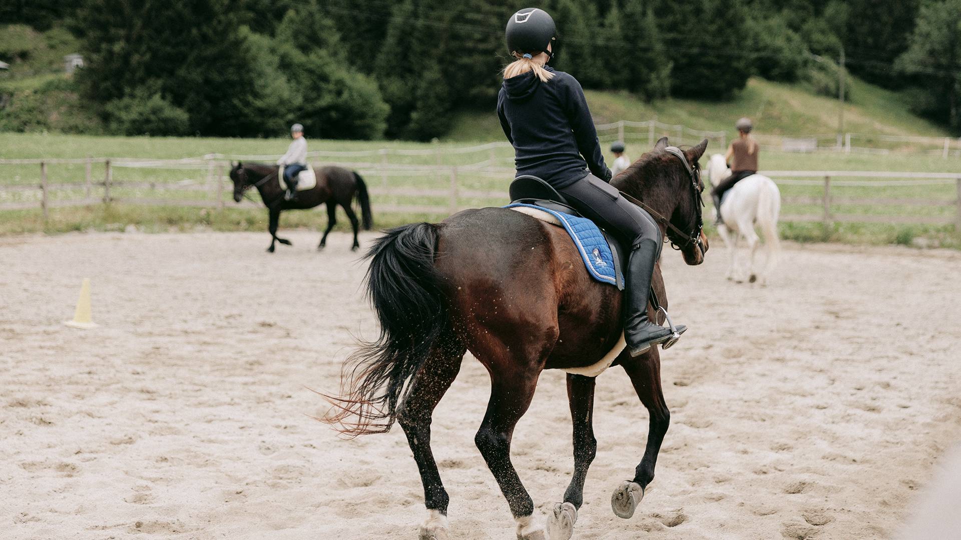 Riding holidays in Tirol for all the family: Your riding holiday in Tirol - Lechquell Hotel Post