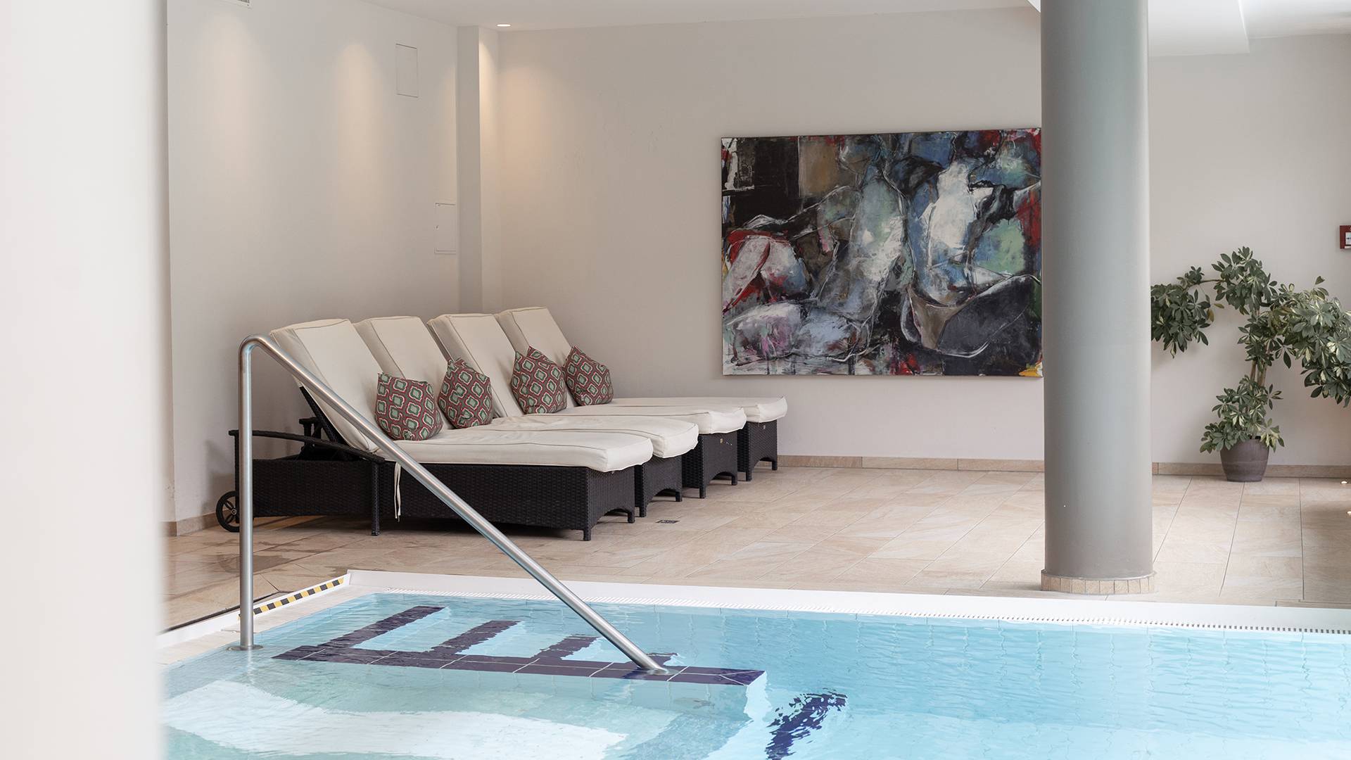 Piscines extérieures et couvertes : - Lechquell Hotel Post